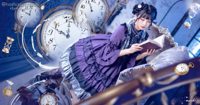 時計に囲まれて読書するの✨