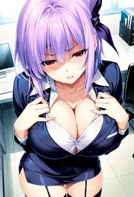 あやねちゃん　ぱつぱつスーツ
