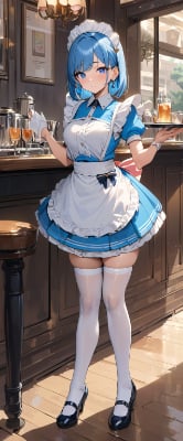 眠たそうなウエイトレスさん