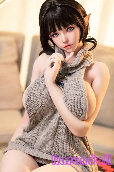 Bezlya Doll カリア：現代に迷い込んだ、むっちりボディの黒髪エルフ