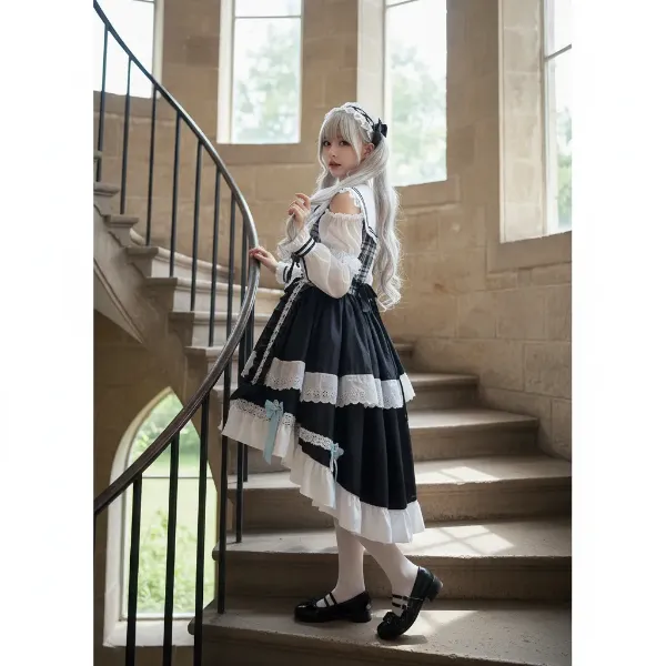 古城の階段に佇む白銀のメイド