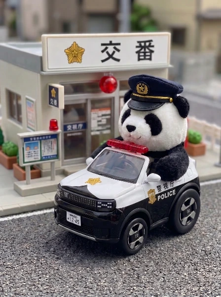 パンダがパンダに乗る