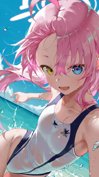 プールで濡れたピンクヘア