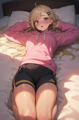 夕日の差す部屋でパーカーギャル娘さんを押し倒す