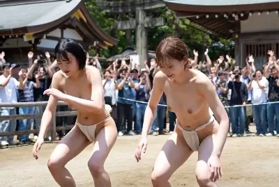 男根様を祀る神社で　奉納相撲。m1