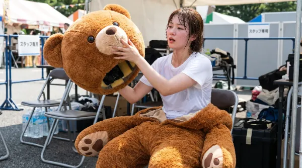 テディベアの着ぐるみ、夏の休息