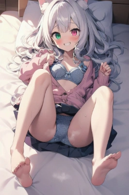 下着の上にカーディガンって…キミって変わってるね！