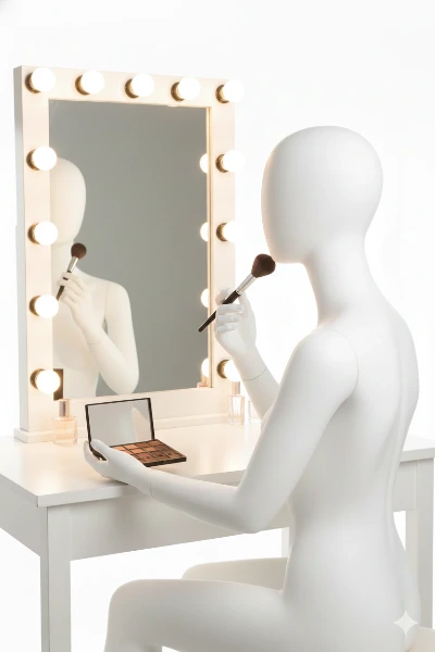 マネキンの化粧